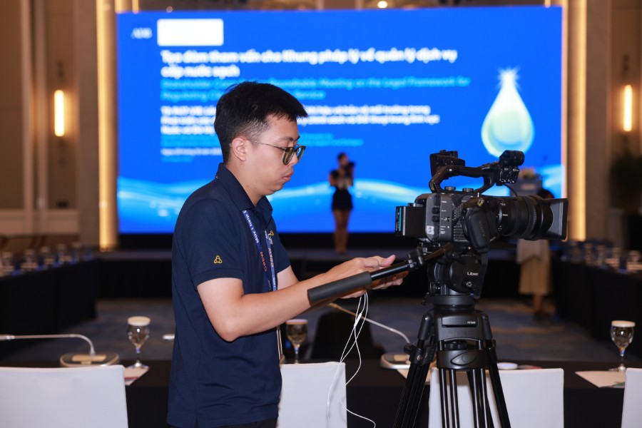 What is a professional livestream service?