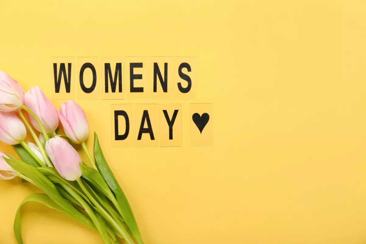 mẫu background ng&agrave;y 20/10 s&aacute;ng tạo