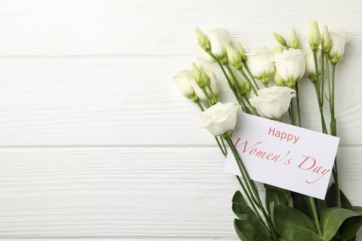 mẫu background ng&agrave;y 20/10 s&aacute;ng tạo