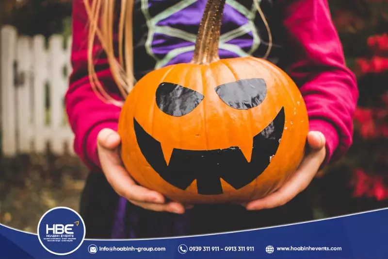 Tổ chức tiệc Halloween “Treat or Stress”