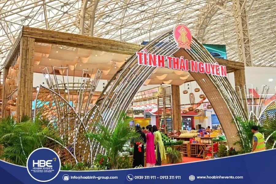 Kết hợp m&acirc;m cỗ v&agrave; m&ocirc; h&igrave;nh mặt trăng