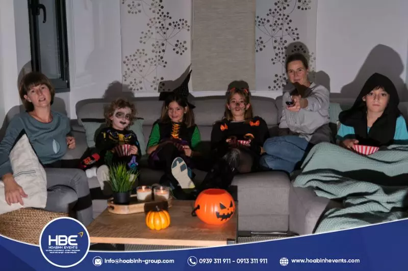 Cùng nhau xem phim ma để tạo nên bữa tiệc Halloween thật đáng nhớ