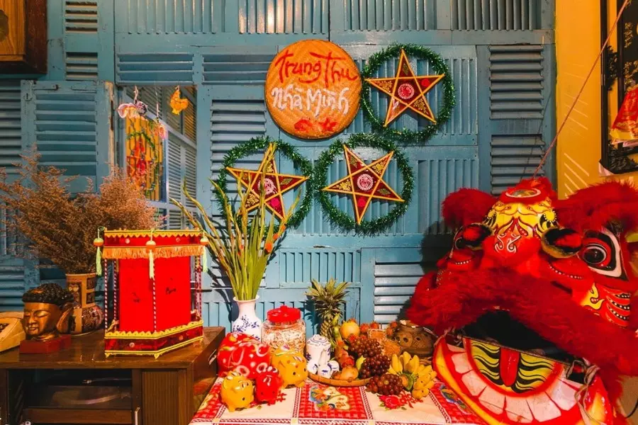C&ugrave;ng nhau ph&aacute; cỗ Trung thu