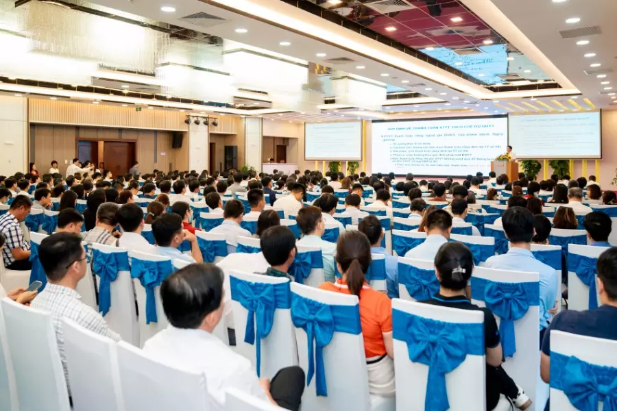 Cho thu&ecirc; m&aacute;y chiếu, m&agrave;n chiếu sự kiện uy t&iacute;n tại H&agrave; Nội