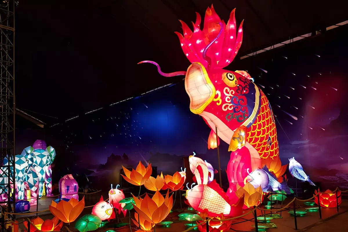 M&ocirc; h&igrave;nh đ&egrave;n lồng c&aacute; khổng lồ