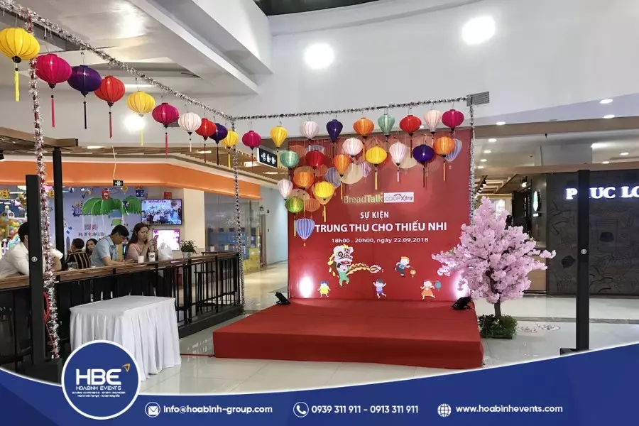 &Yacute; tưởng trang tr&iacute; s&acirc;n khấu Trung thu ngo&agrave;i trời đẹp ấn tượng