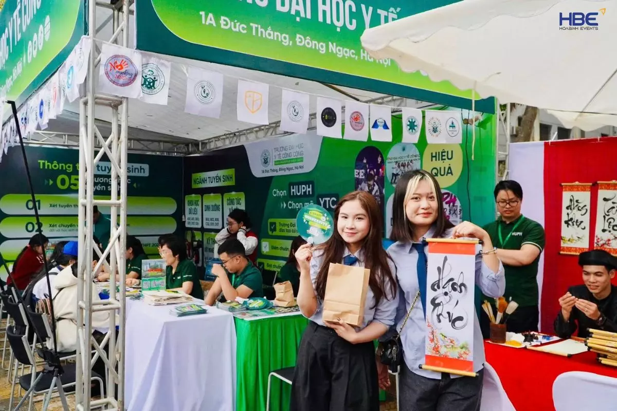 Gian hàng tuyển sinh trường đại học y tế cộng đồng