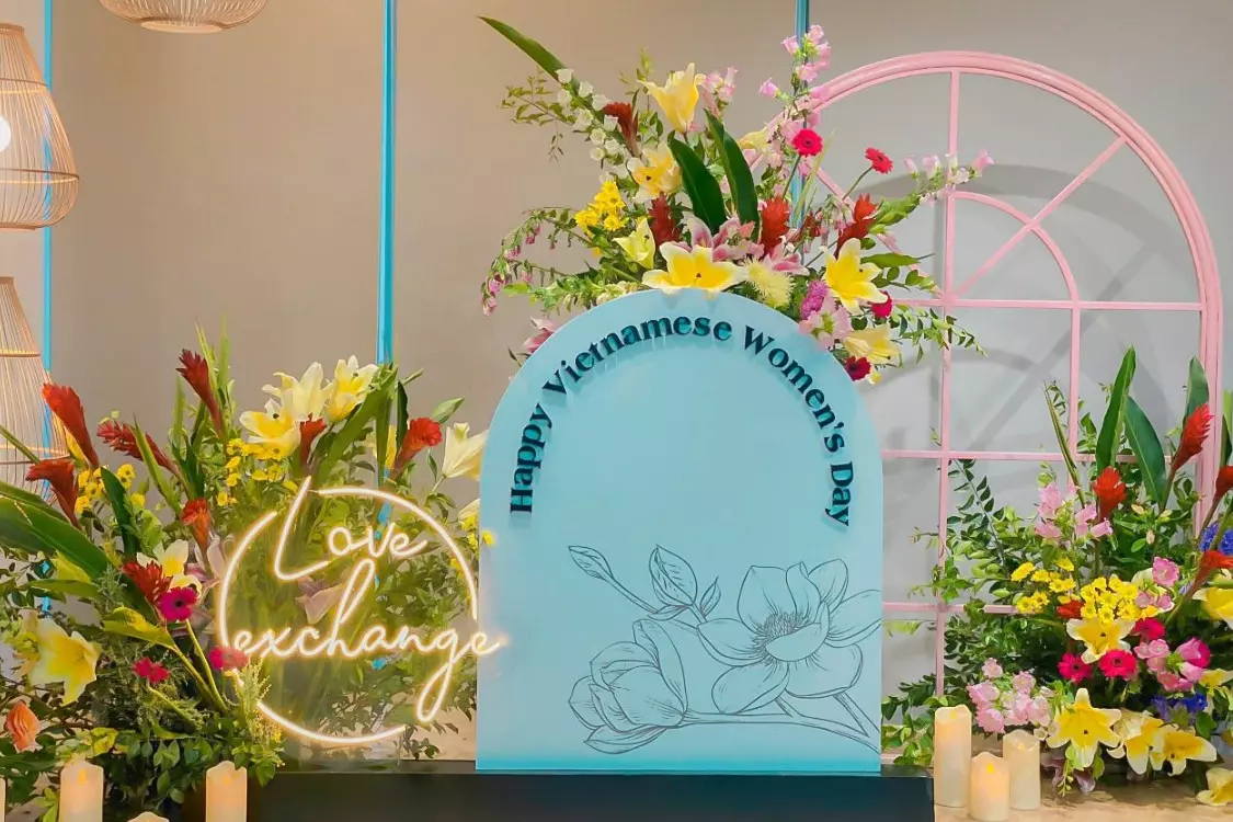 Mẫu backdrop 20/10 thu h&uacute;t cho từng mục đ&iacute;ch