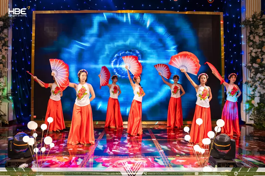 Trang trí sân khấu sự kiện 20/10 Trang trí sân khấu sự kiện 20/10