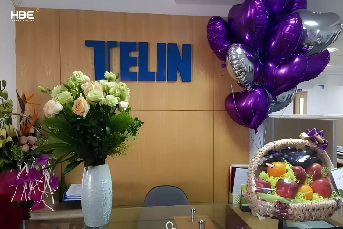 Trang trí khu vực lễ tân và sảnh văn phòng 20/10 Trang trí khu vực lễ tân và sảnh văn phòng 20/10