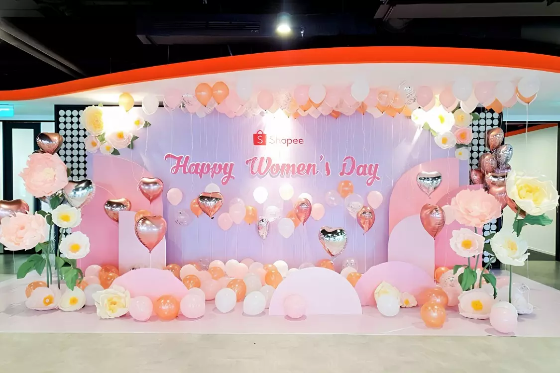 Mẫu backdrop 20/10 thu h&uacute;t cho từng mục đ&iacute;ch