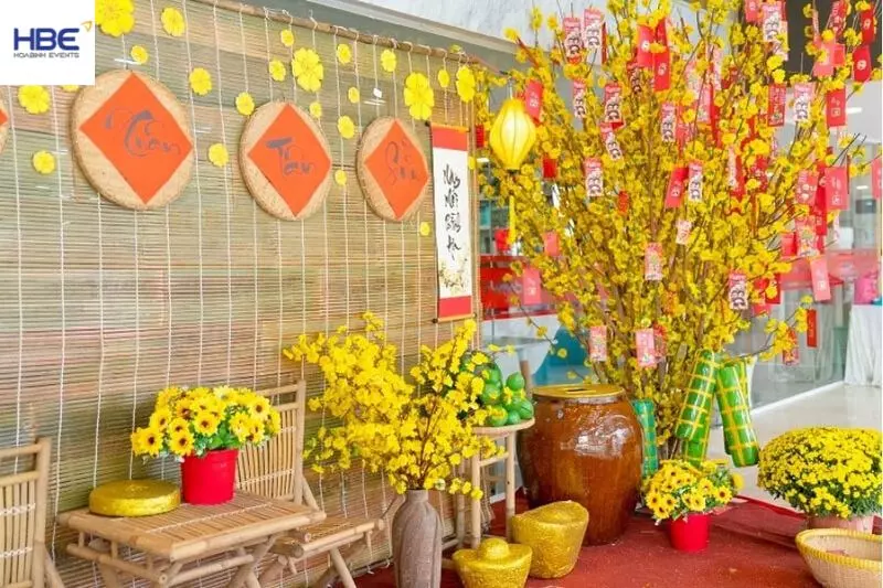 Bạn có thể trang trí gian hàng hội chợ bằng lẵng hoa, chậu cây cảnh Bạn có thể trang trí gian hàng hội chợ bằng lẵng hoa, chậu cây cảnh