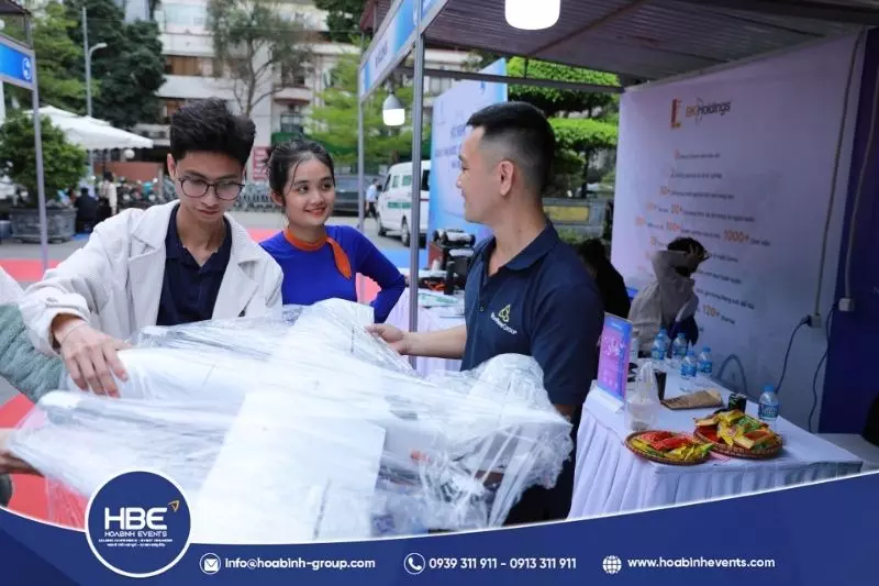 trang trí gian hàng Tết