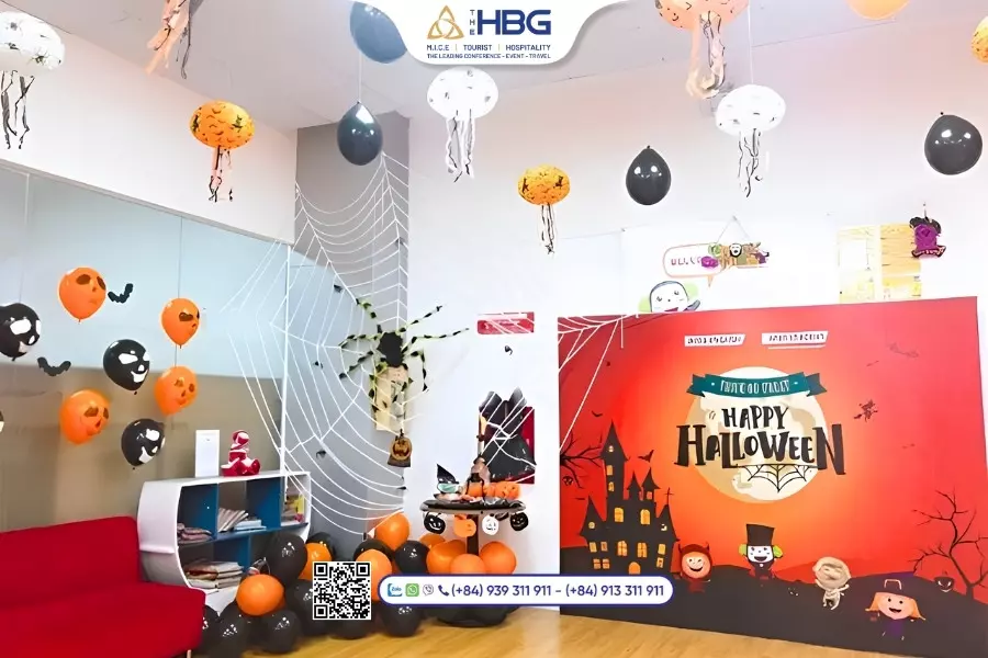 Trang tr&iacute; Halloween cho lớp học