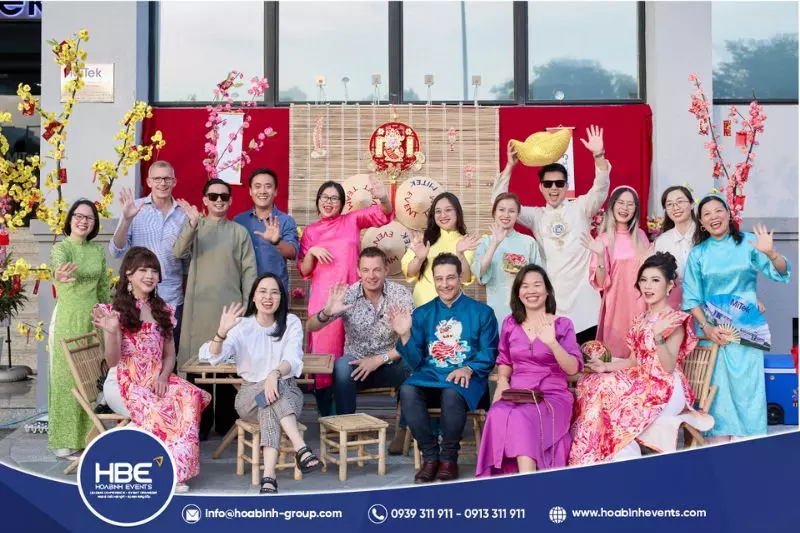 &yacute; tưởng trang tr&iacute; s&acirc;n khấu Tết