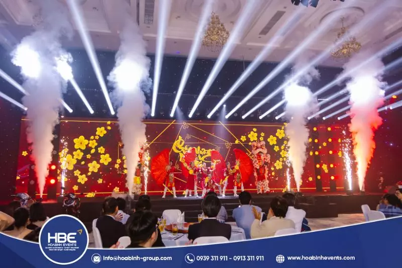 &yacute; tưởng trang tr&iacute; s&acirc;n khấu Tết