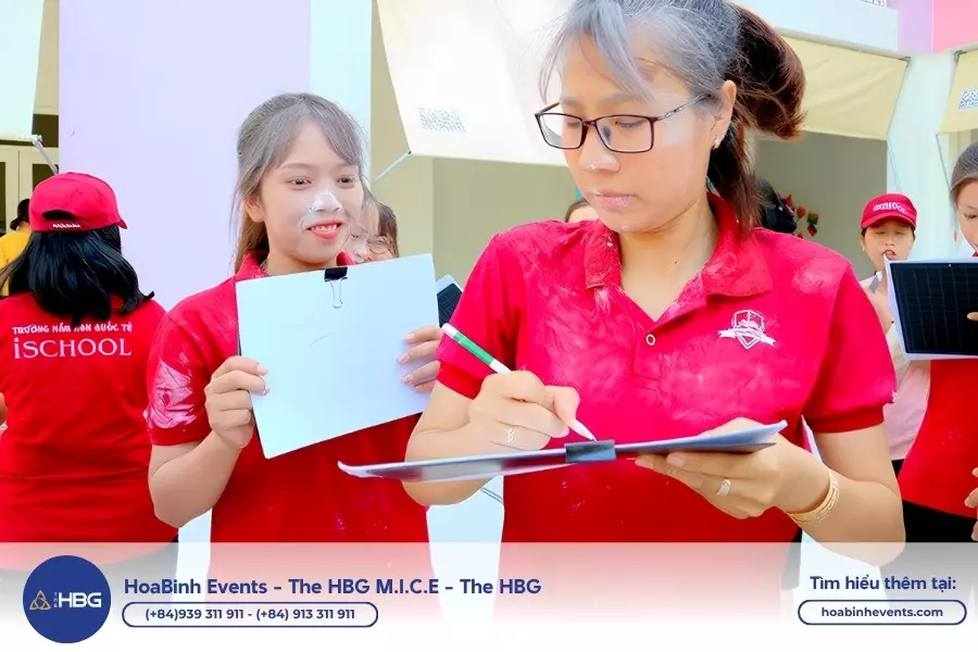 Vẽ tranh tiếp sức 20/10