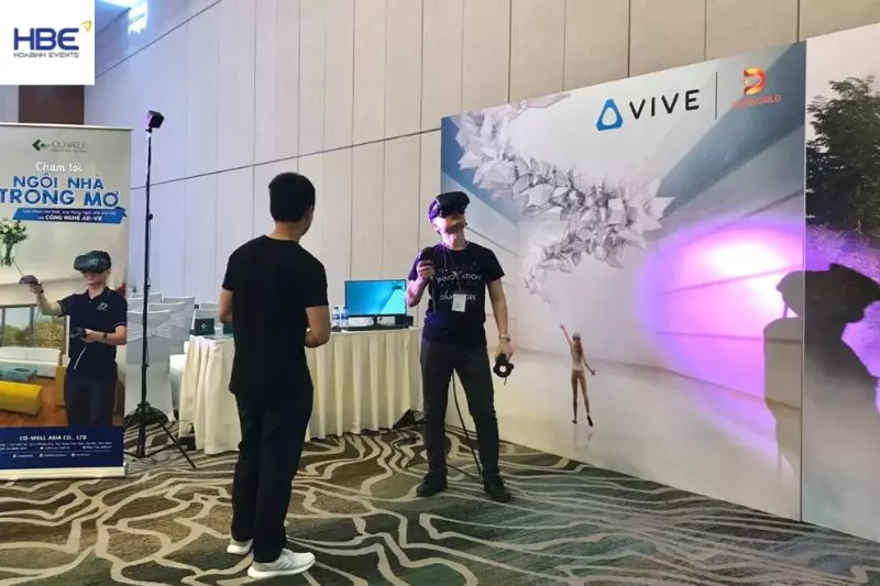 Ứng dụng c&ocirc;ng nghệ VR v&agrave; c&aacute;c hoạt động tương t&aacute;c số mang đến hơi thở hiện đại cho sự kiện hội chợ