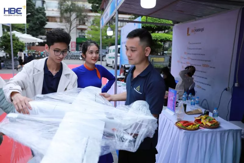 Thiết kế gian h&agrave;ng nổi bật v&agrave; thu h&uacute;t