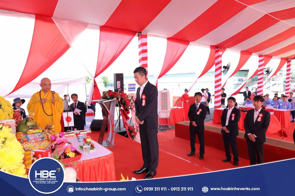 B&agrave;i c&uacute;ng khai trương đầu năm