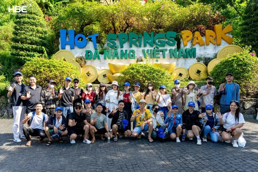 Team building kết hợp hoạt động gắn kết ng&agrave;y 20/10
