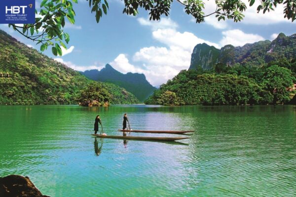 Hồ Ba Bể thơ mộng là điểm đến không thể bỏ qua khi đi du lịch 2/9 Miền Bắc