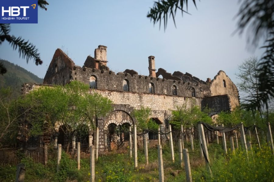 Tu viện cổ Tả Phìn