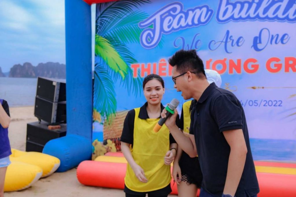 Mẫu kịch bản lời dẫn MC team building chuyên nghiệp