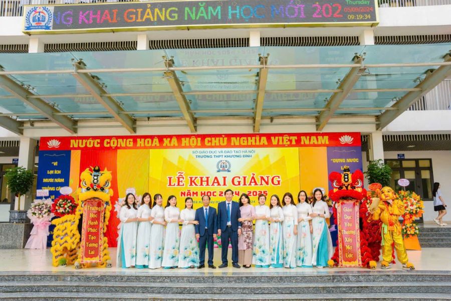 trang trí sân khấu lễ khai giảng