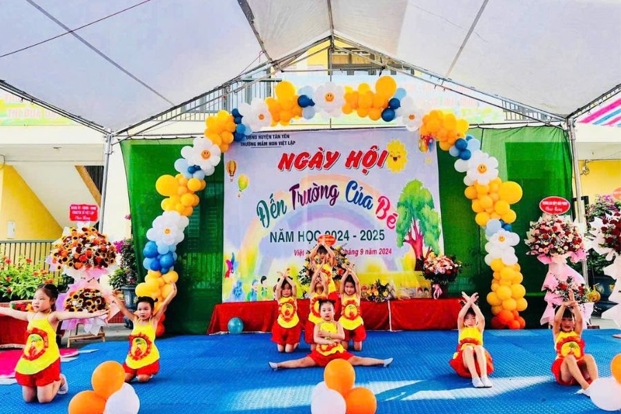 trang trí sân khấu lễ khai giảng