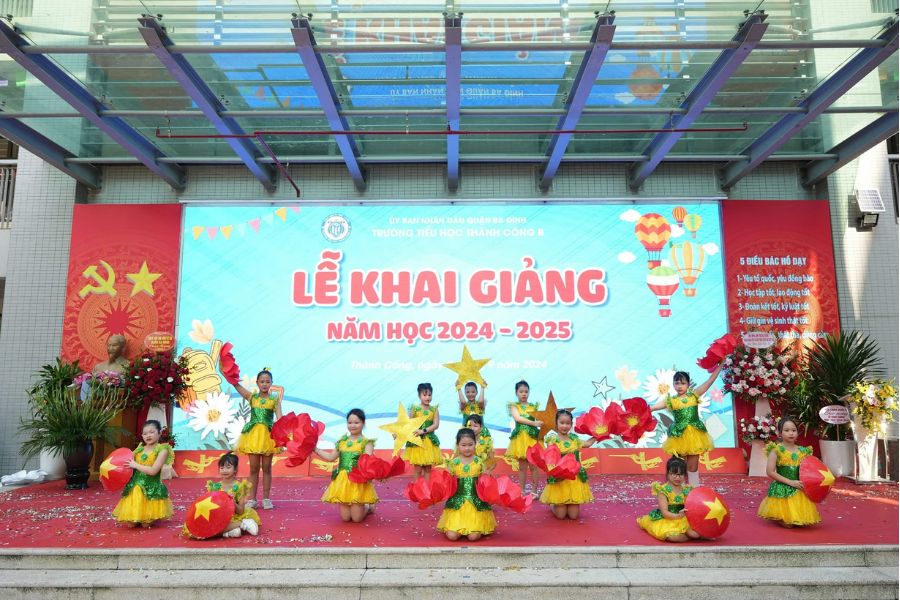 trang trí sân khấu lễ khai giảng