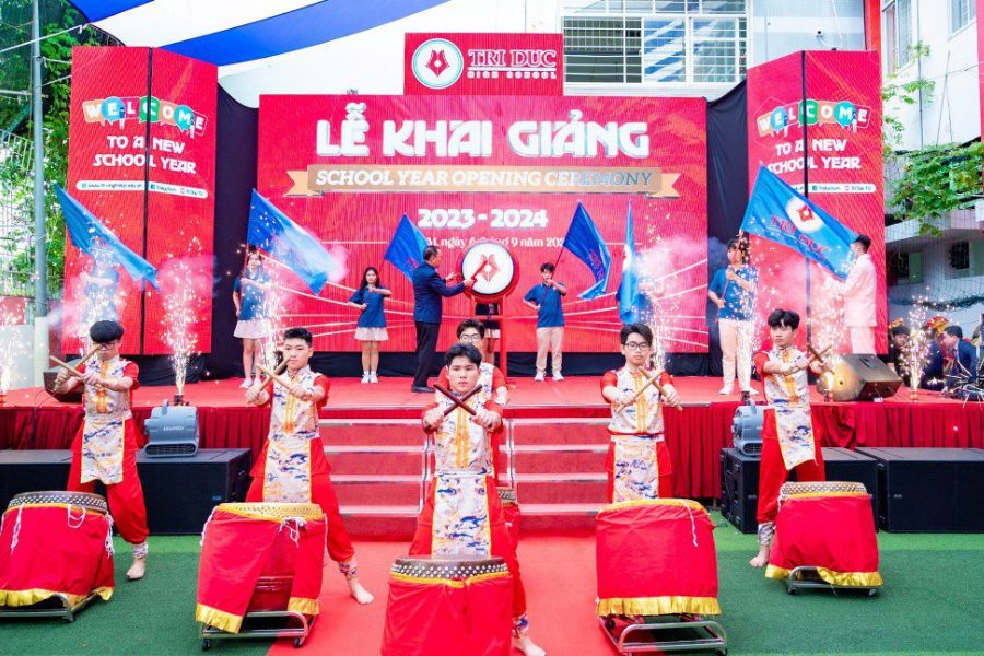 trang trí sân khấu lễ khai giảng