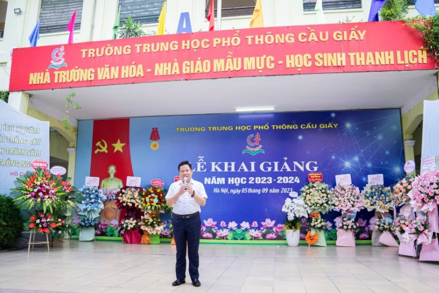trang trí sân khấu lễ khai giảng