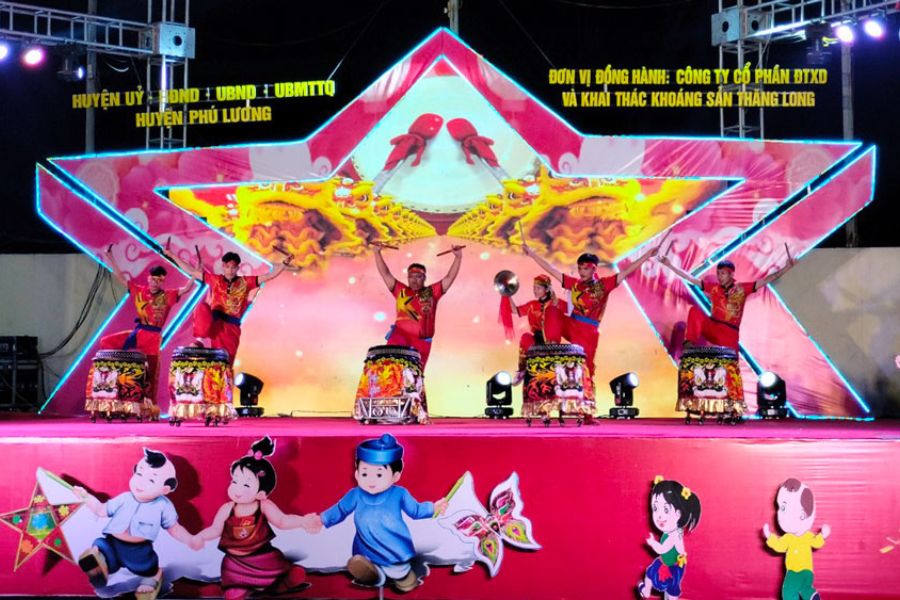 trang trí sân khấu trung thu ngoài trời