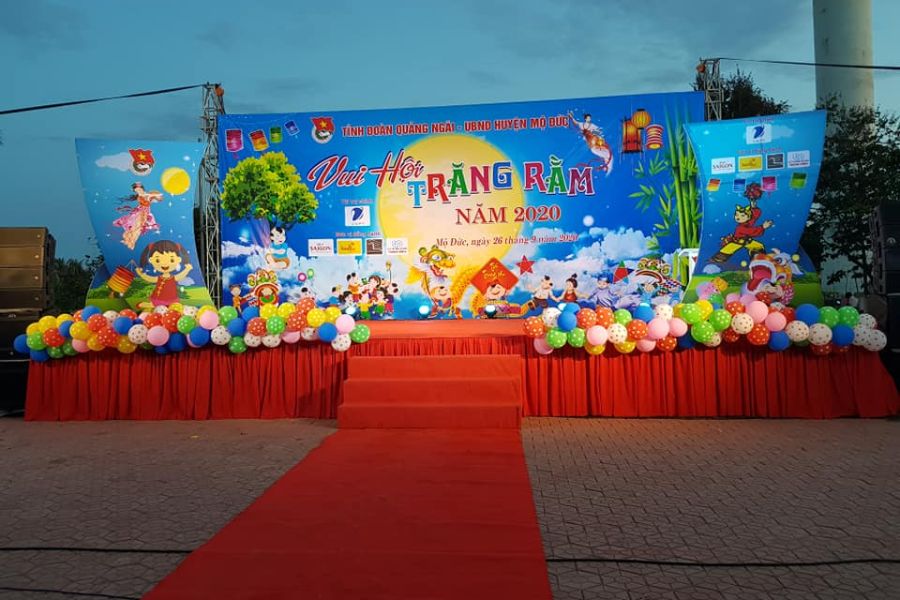 trang trí sân khấu trung thu ngoài trời