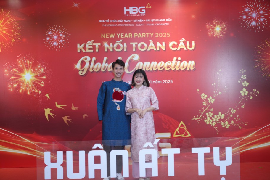 mẫu thiết kế backdrop tất niên