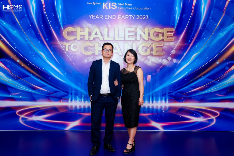 mẫu thiết kế backdrop tất niên