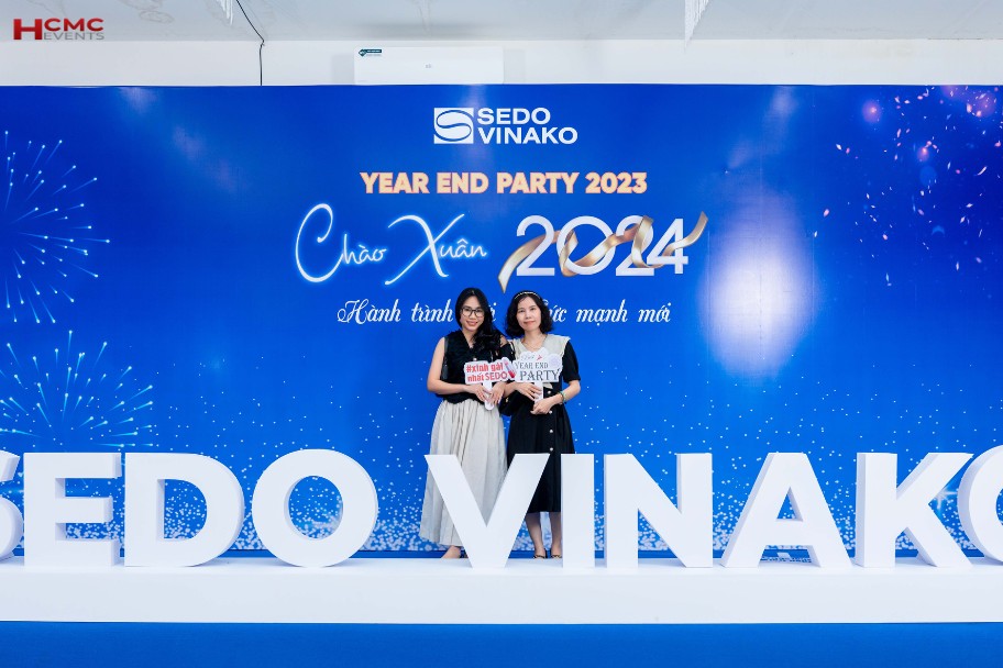 mẫu thiết kế backdrop tất niên