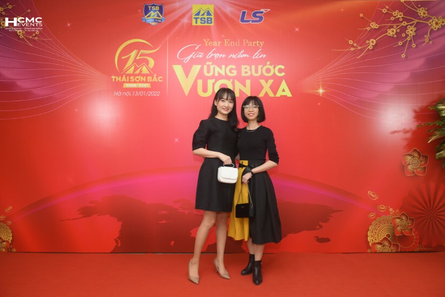 mẫu thiết kế backdrop tất niên