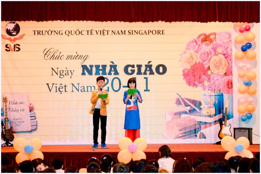 trang trí sân khấu 20/11