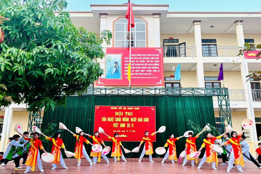 trang trí sân khấu 20/11