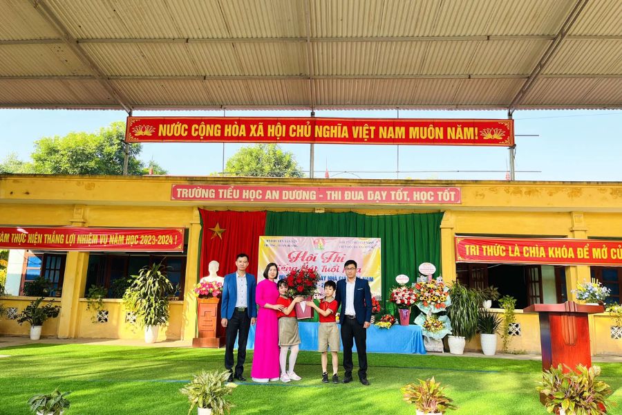 trang trí sân khấu 20/11