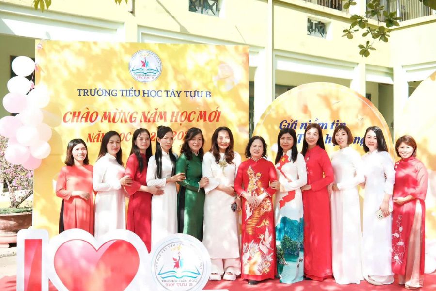 trang trí sân khấu 20/11