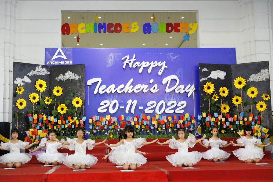 trang trí sân khấu 20/11