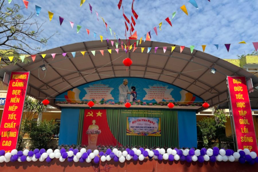 trang trí sân khấu 20/11