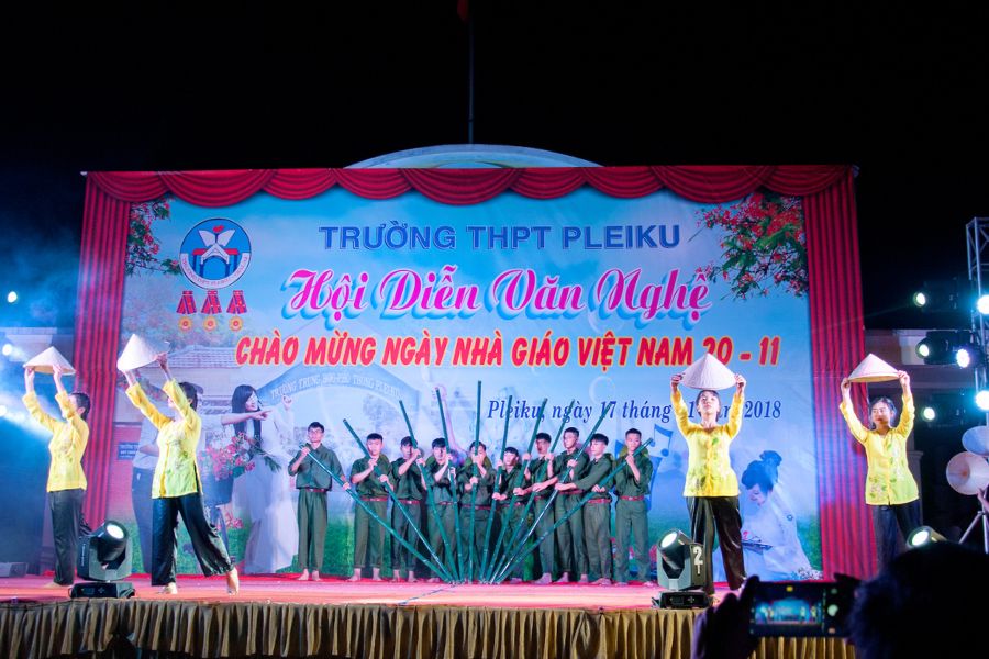 Lời dẫn chương trình văn nghệ 20/11