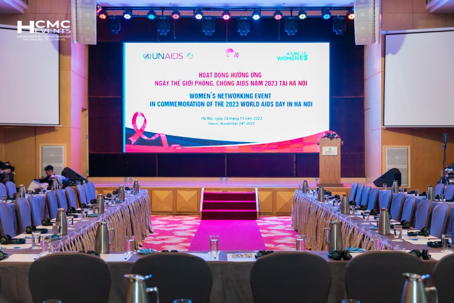Vì sao nên thuê bục phát biểu tại HoaBinh Events?
