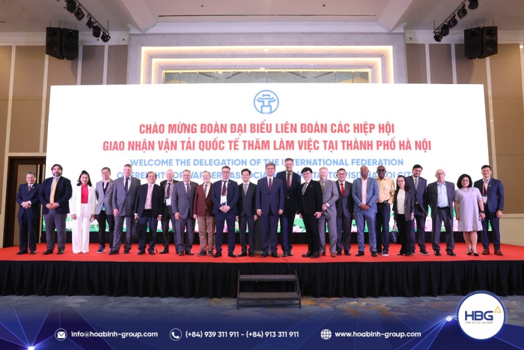 Welcome the Delegation of the International Federation of Freight Forwarders Associations (FIATA) to visit Hanoi City